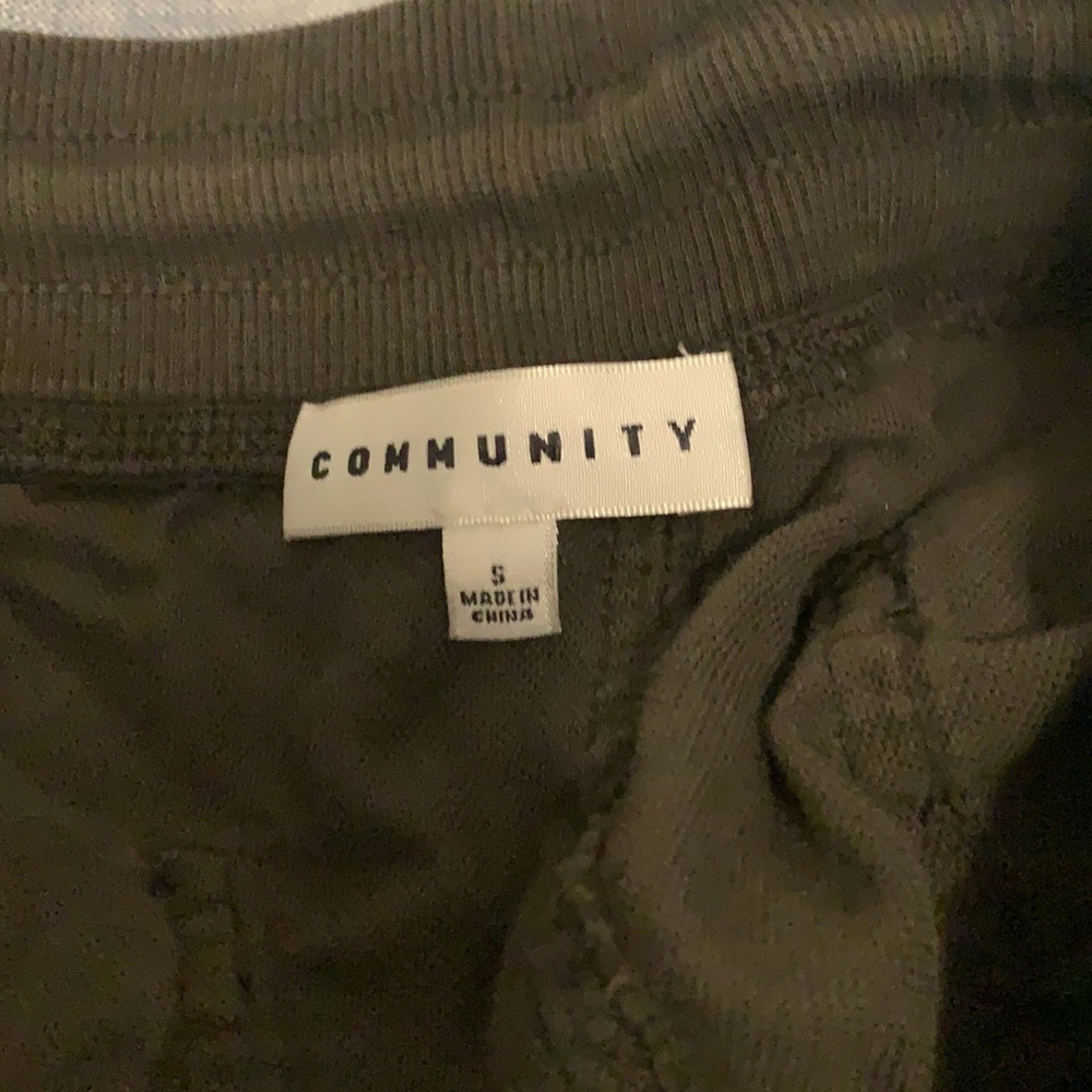Community shorts - Picture 3 of 3